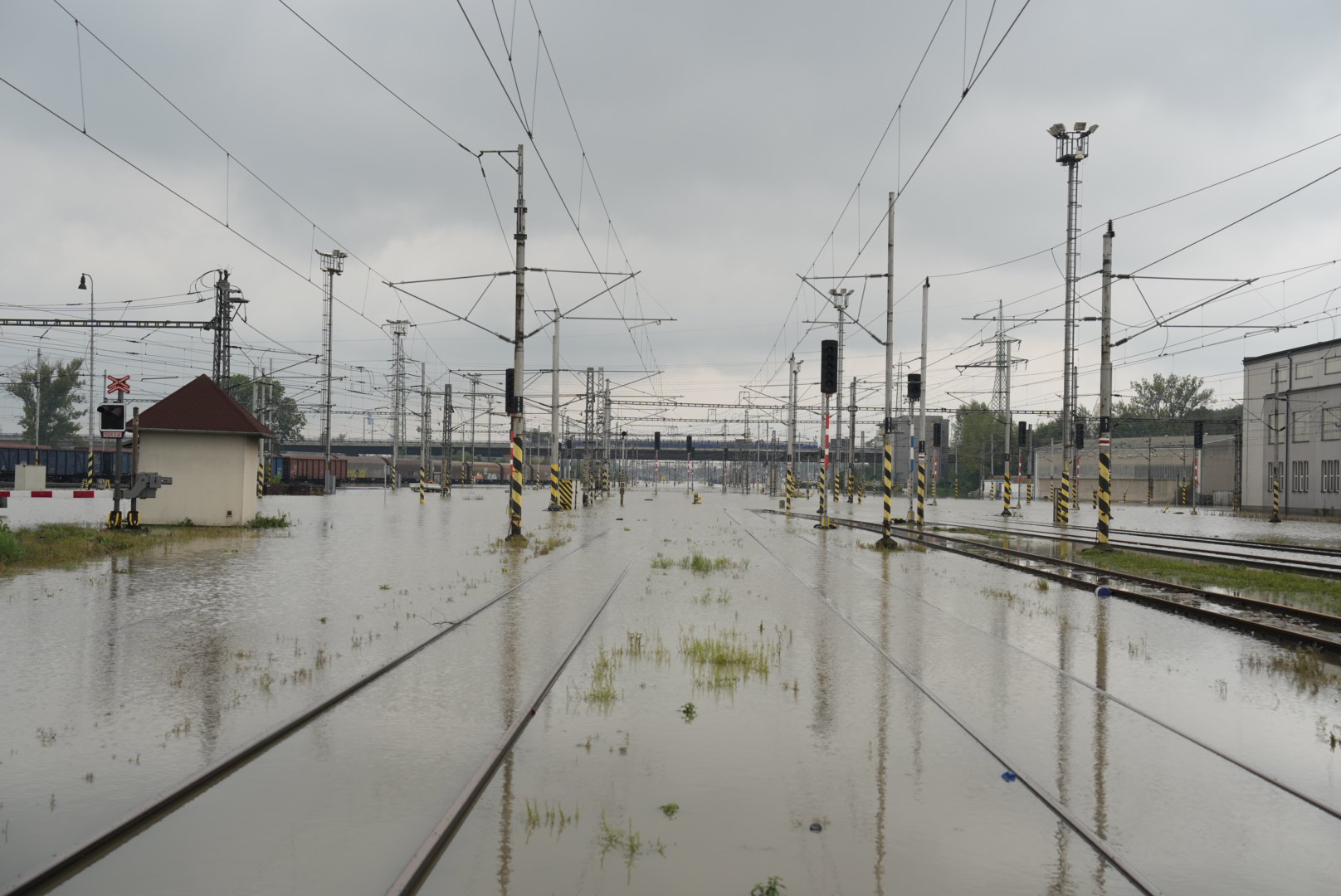 Po povodních uzavřeno téměř 60 úseků tratí