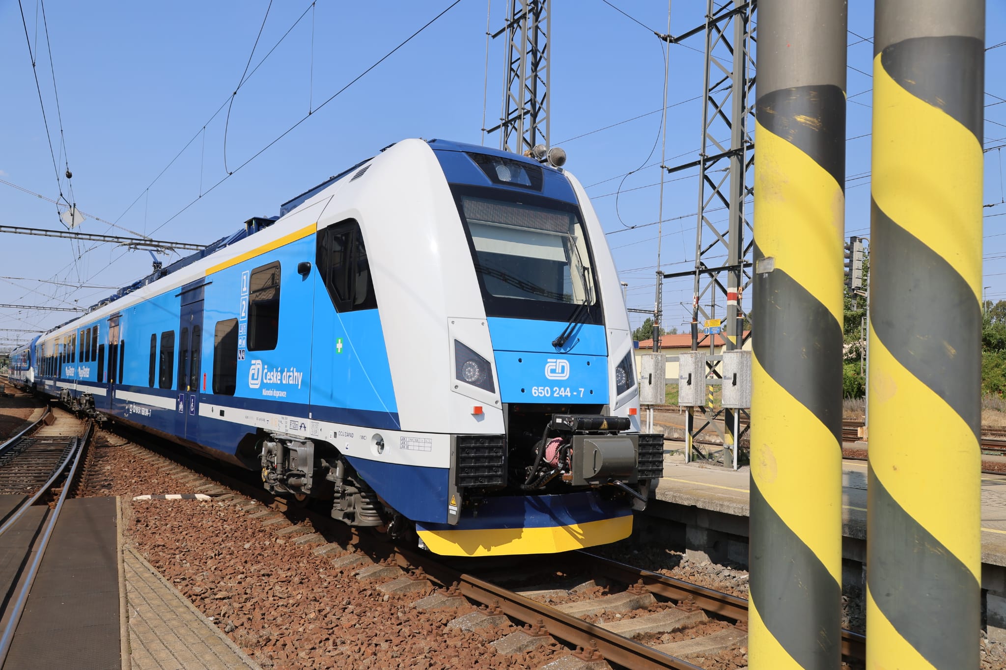 Dvouvozový RegioPanter řady 650.2 („druhá generace“). Foto ČD